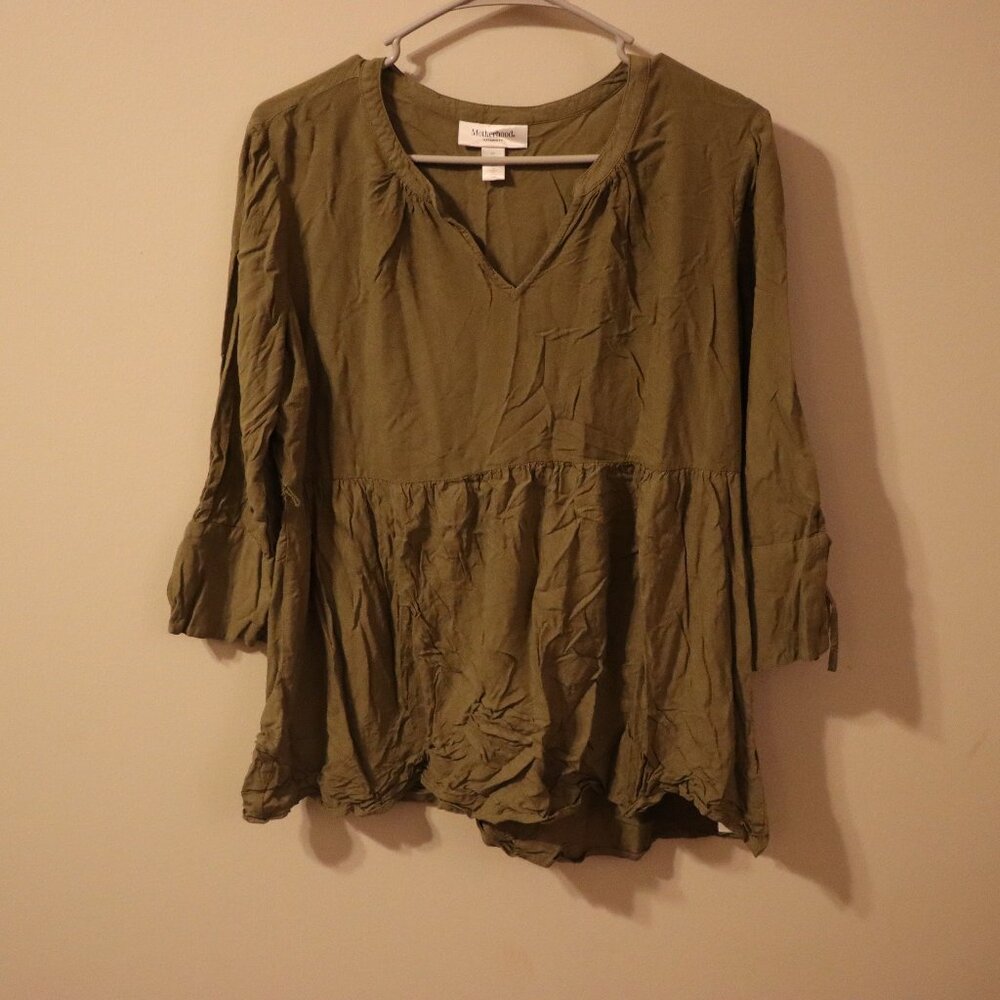 Motherhood Green 3/4 sleeve, v-neck flowy casual boho shirt, medium
